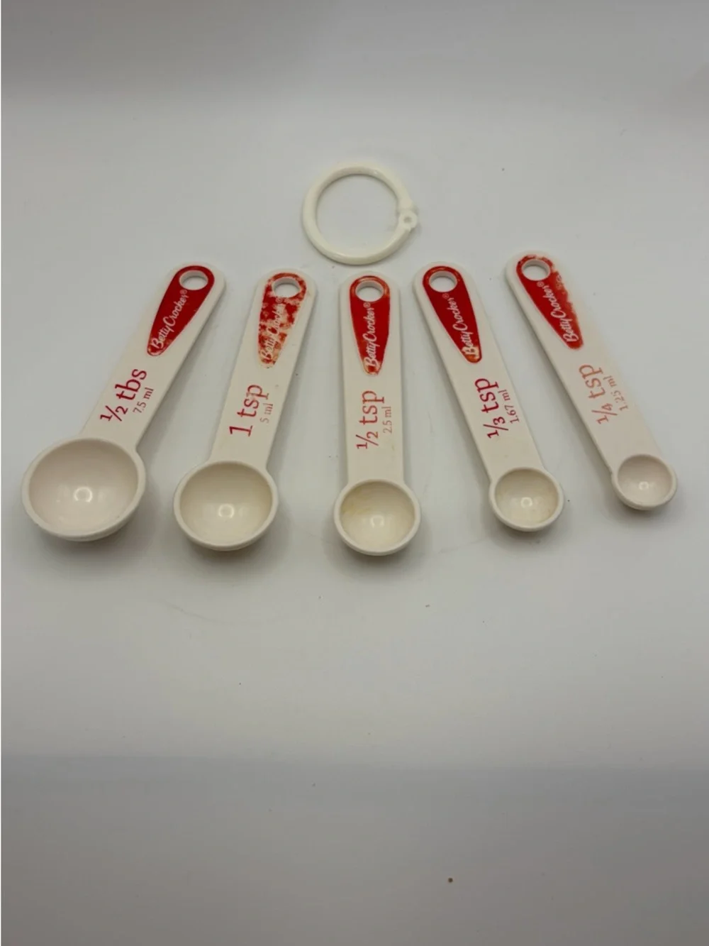 Vintage Betty Crocker Red and White Plastic Measuring Spoon Set 6 Piece Retro